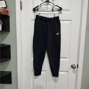 Nike Black Tapered Sweatpants for Casual Comfort
